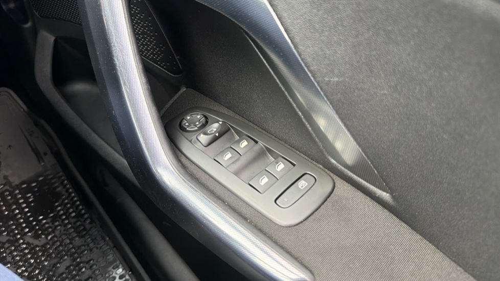 Peugeot 2008 1.2 PureTech 110 Allure 5dr EAT6 Petrol Estate - Image 33