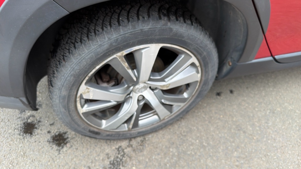 Peugeot 2008 1.2 PureTech 110 Allure 5dr EAT6 Petrol Estate - Image 38