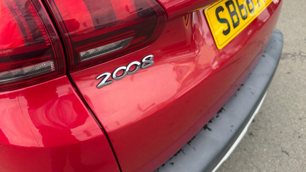 Peugeot 2008 1.2 PureTech 110 Allure 5dr EAT6 Petrol Estate - Image 43