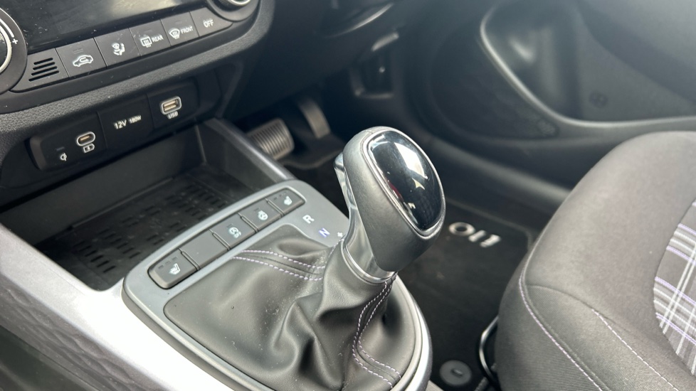 Hyundai i10 1.2 MPi Premium 5dr Auto Petrol Hatchback - Image 13