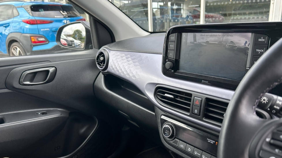 Hyundai i10 1.2 MPi Premium 5dr Auto Petrol Hatchback - Image 14