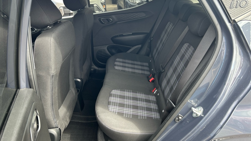 Hyundai i10 1.2 MPi Premium 5dr Auto Petrol Hatchback - Image 16