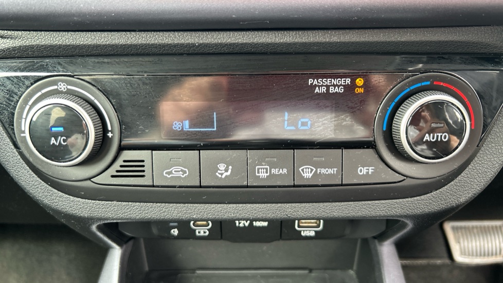 Hyundai i10 1.2 MPi Premium 5dr Auto Petrol Hatchback - Image 22