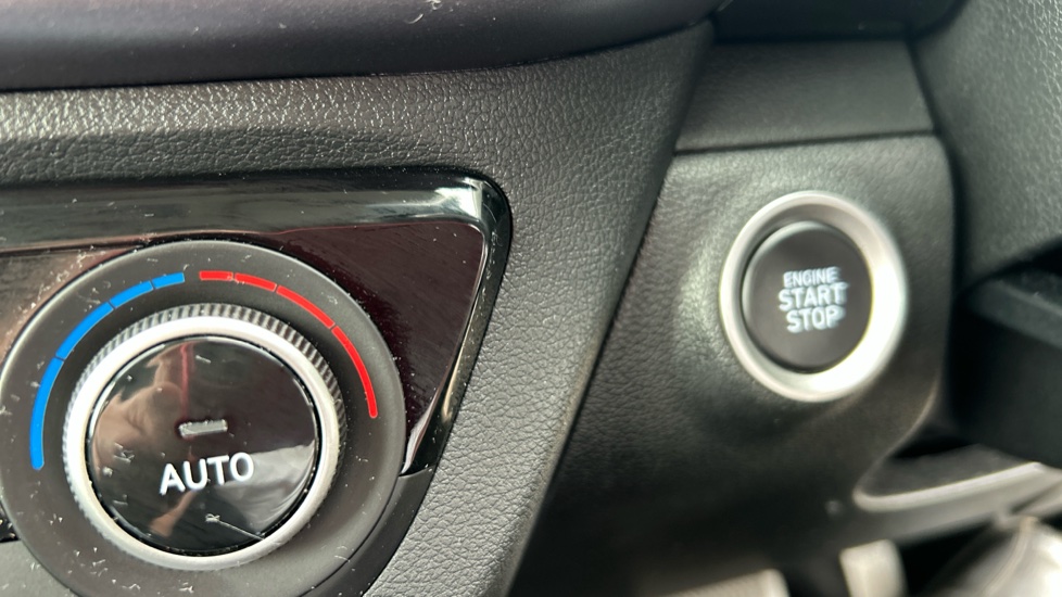 Hyundai i10 1.2 MPi Premium 5dr Auto Petrol Hatchback - Image 25