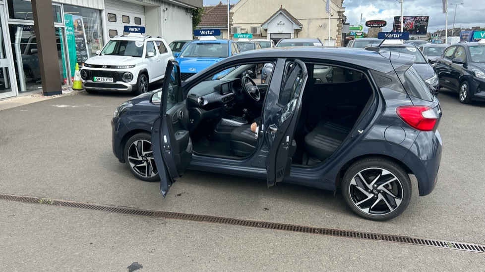 Hyundai i10 1.2 MPi Premium 5dr Auto Petrol Hatchback - Image 43
