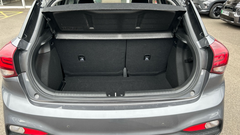 Hyundai i20 1.2 MPi Play 5dr Petrol Hatchback - Image 4