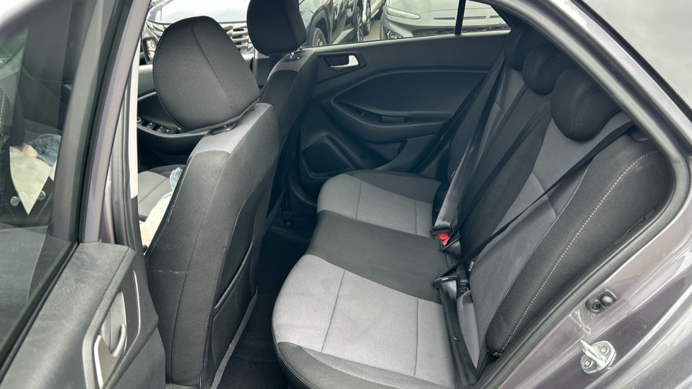 Hyundai i20 1.2 MPi Play 5dr Petrol Hatchback - Image 16