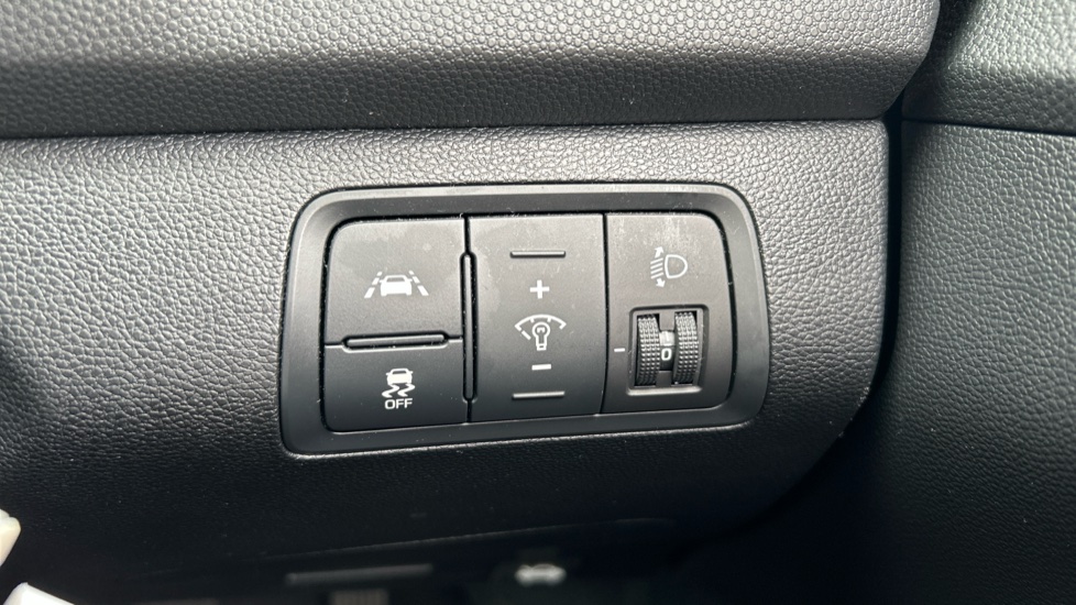 Hyundai i20 1.2 MPi Play 5dr Petrol Hatchback - Image 29