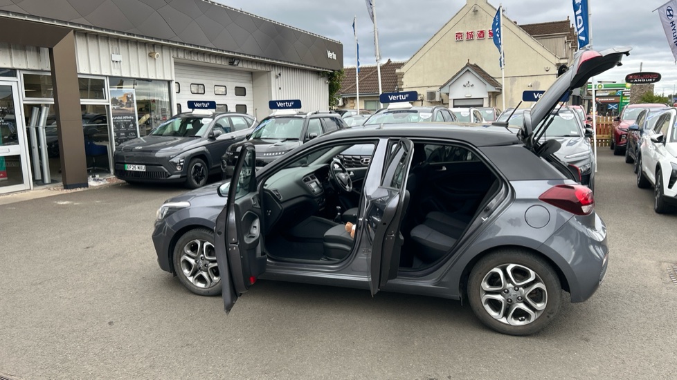Hyundai i20 1.2 MPi Play 5dr Petrol Hatchback - Image 45