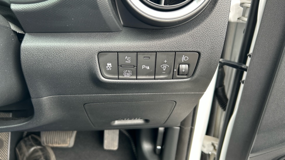 Hyundai KONA 1.6 GDi Hybrid Ultimate 5dr DCT Hybrid Hatchback - Image 44