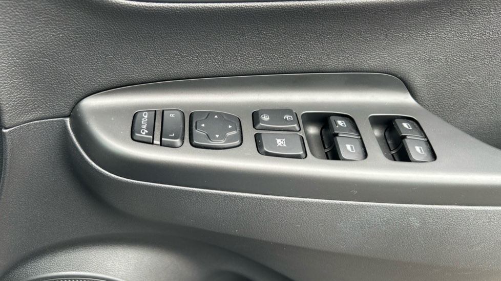 Hyundai KONA 1.6 GDi Hybrid Ultimate 5dr DCT Hybrid Hatchback - Image 45