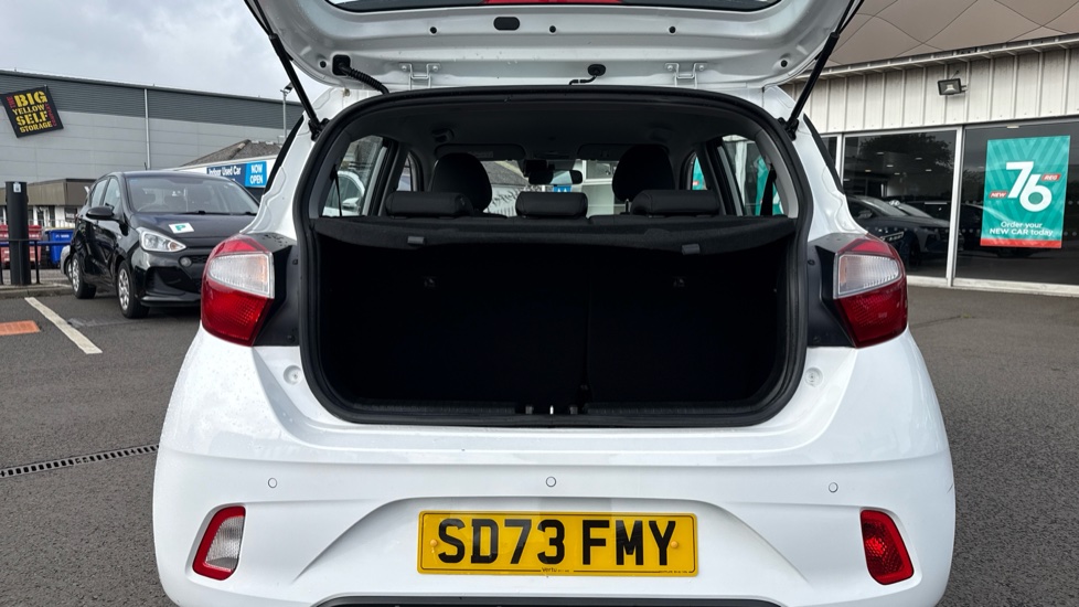 Hyundai i10 1.0 Advance 5dr Auto Petrol Hatchback - Image 4
