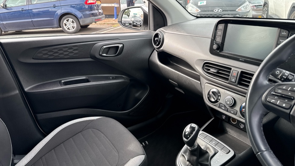 Hyundai i10 1.0 Advance 5dr Auto Petrol Hatchback - Image 14