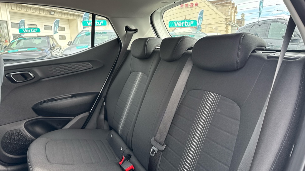 Hyundai i10 1.0 Advance 5dr Auto Petrol Hatchback - Image 15