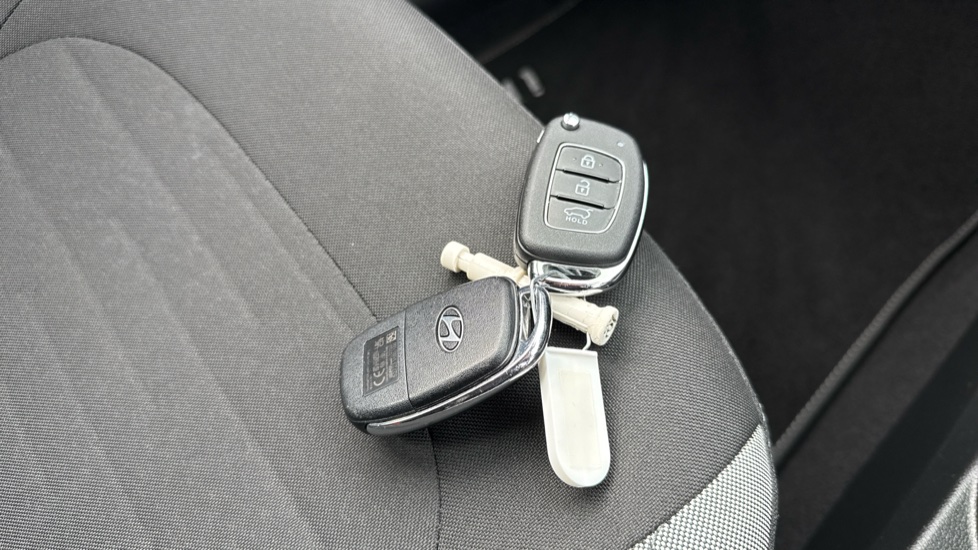 Hyundai i10 1.0 Advance 5dr Auto Petrol Hatchback - Image 20