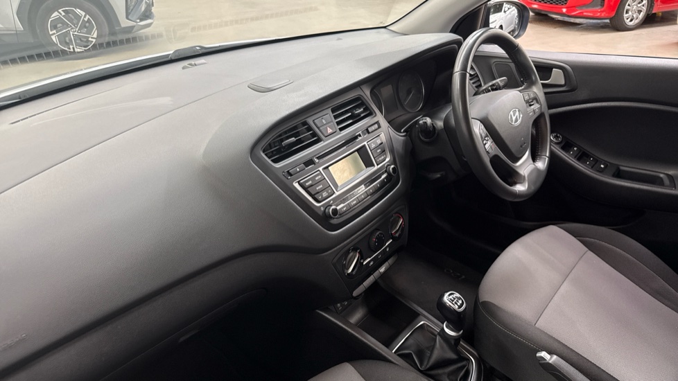 Hyundai i20 1.2 SE 5dr Petrol Hatchback - Image 9