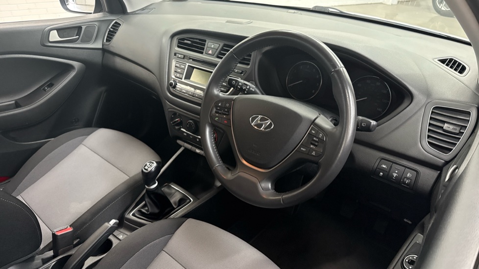 Hyundai i20 1.2 SE 5dr Petrol Hatchback - Image 11