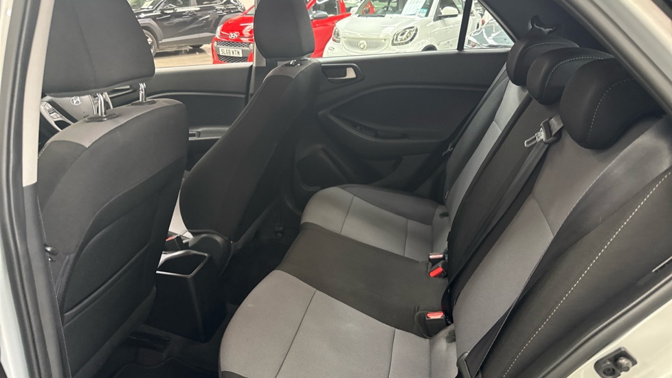 Hyundai i20 1.2 SE 5dr Petrol Hatchback - Image 16