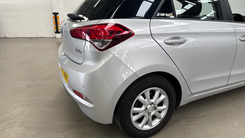 Hyundai i20 1.2 SE 5dr Petrol Hatchback - Image 35
