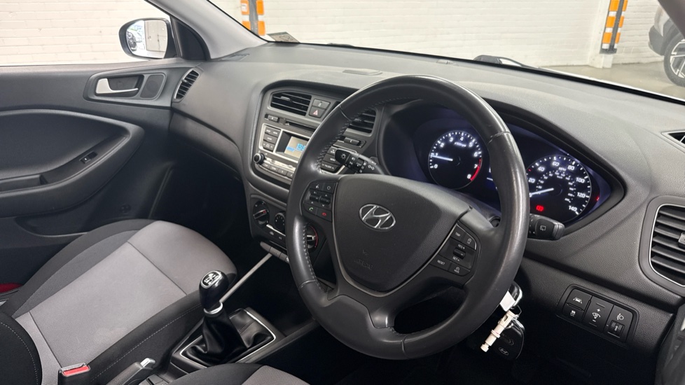 Hyundai i20 1.2 SE 5dr Petrol Hatchback - Image 42
