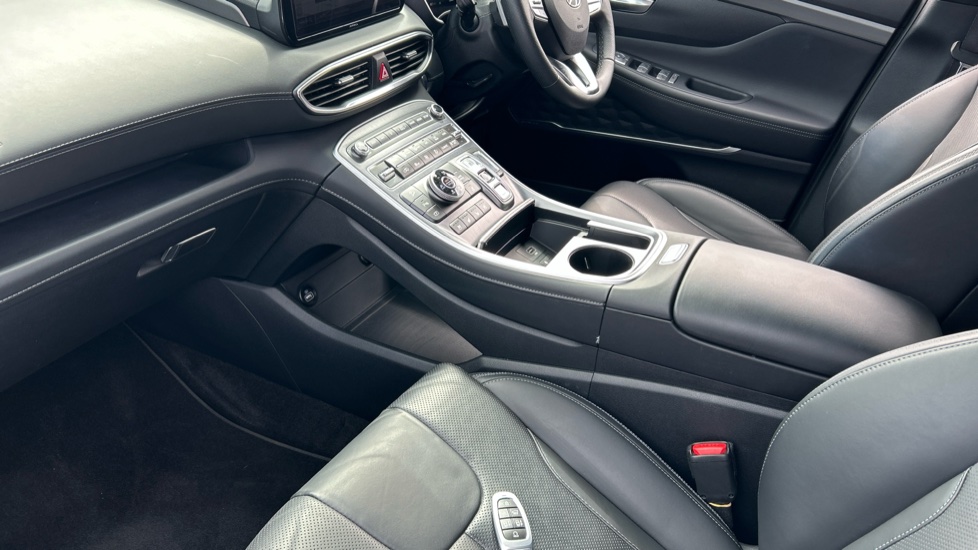 Hyundai SANTA FE 1.6 TGDi Hybrid Ultimate 5dr 4WD Auto Hybrid Estate - Image 9
