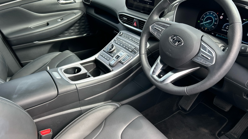 Hyundai SANTA FE 1.6 TGDi Hybrid Ultimate 5dr 4WD Auto Hybrid Estate - Image 11