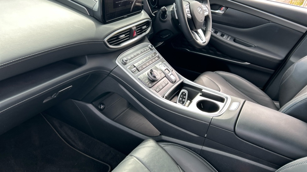 Hyundai SANTA FE 1.6 TGDi Hybrid Ultimate 5dr 4WD Auto Hybrid Estate - Image 13