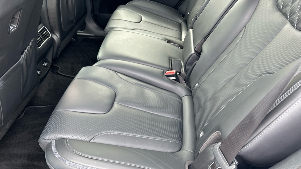 Hyundai SANTA FE 1.6 TGDi Hybrid Ultimate 5dr 4WD Auto Hybrid Estate - Image 16