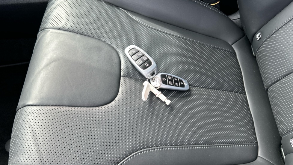 Hyundai SANTA FE 1.6 TGDi Hybrid Ultimate 5dr 4WD Auto Hybrid Estate - Image 20