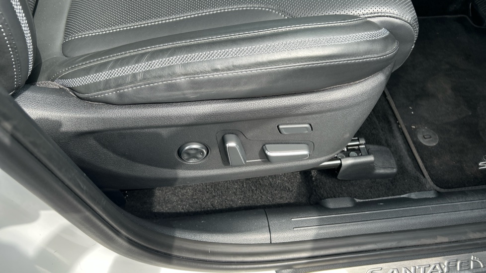 Hyundai SANTA FE 1.6 TGDi Hybrid Ultimate 5dr 4WD Auto Hybrid Estate - Image 24