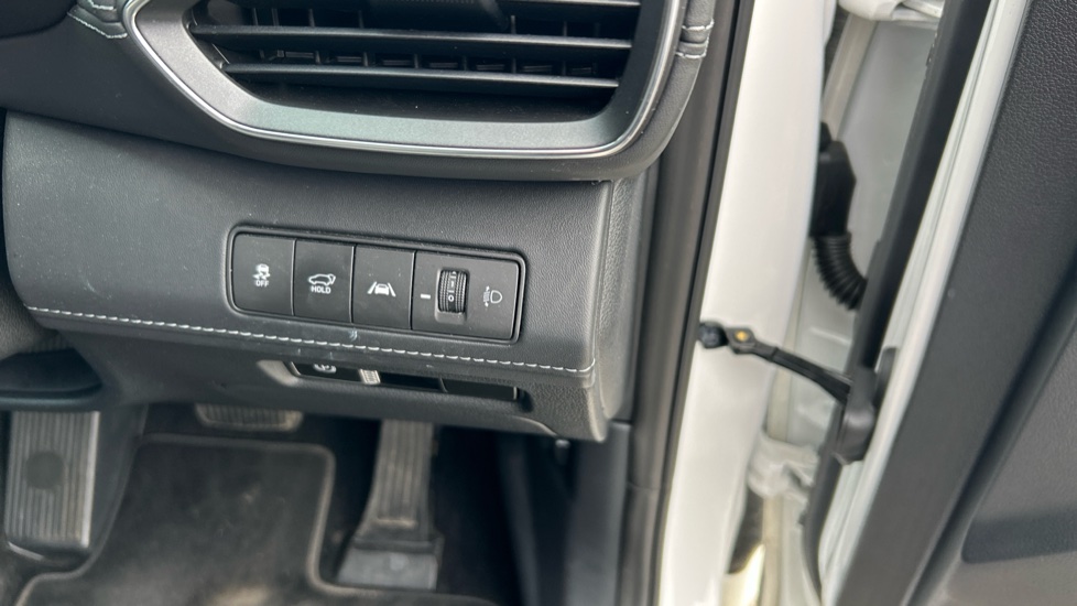 Hyundai SANTA FE 1.6 TGDi Hybrid Ultimate 5dr 4WD Auto Hybrid Estate - Image 26