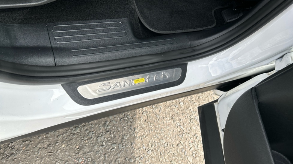 Hyundai SANTA FE 1.6 TGDi Hybrid Ultimate 5dr 4WD Auto Hybrid Estate - Image 38