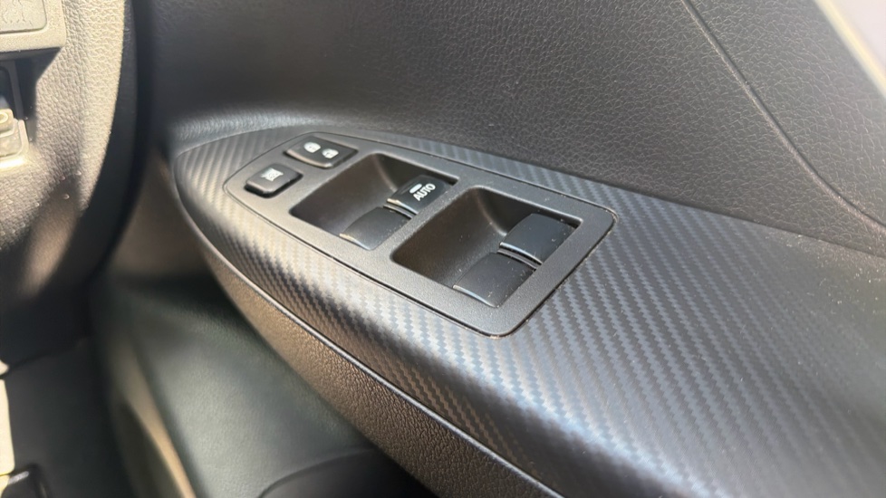 Mitsubishi Eclipse Cross 1.5 3 5dr CVT 4WD Petrol Hatchback - Image 37