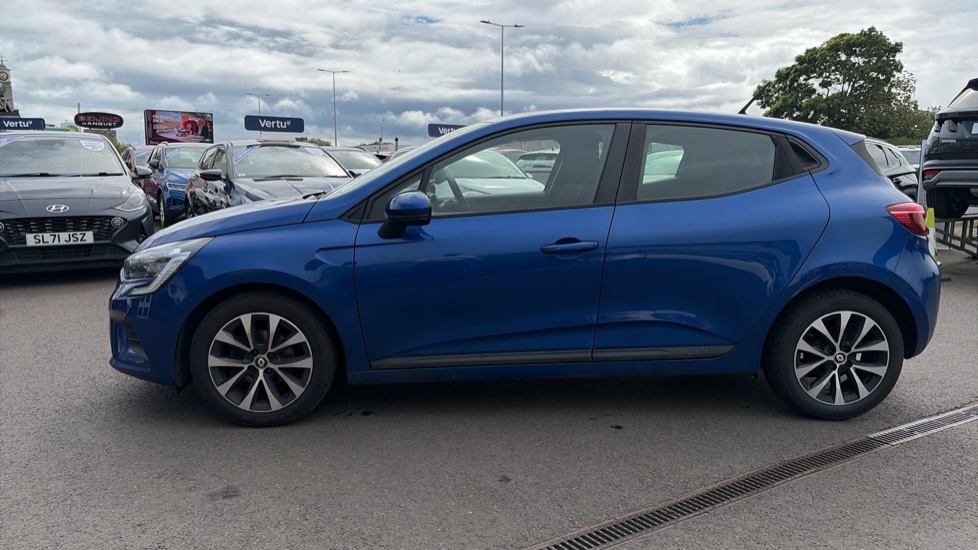 Renault Clio 1.0 TCe 90 Iconic Edition 5dr Petrol Hatchback - Image 22