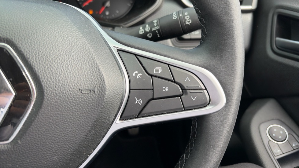 Renault Clio 1.0 TCe 90 Iconic Edition 5dr Petrol Hatchback - Image 27