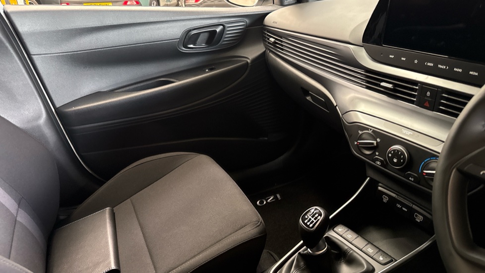 Hyundai i20 1.0T GDi 90 Black Line 5dr Petrol Hatchback - Image 14