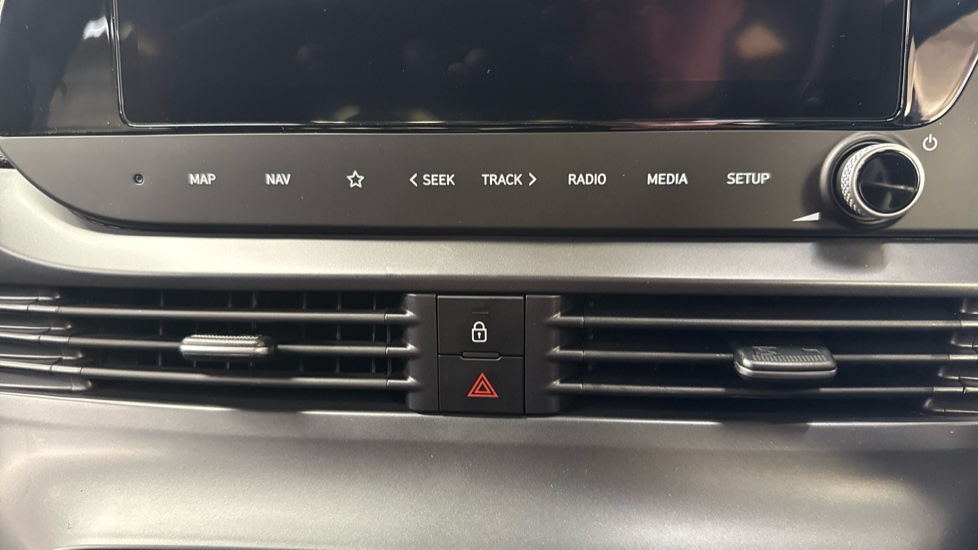 Hyundai i20 1.0T GDi 90 Black Line 5dr Petrol Hatchback - Image 28