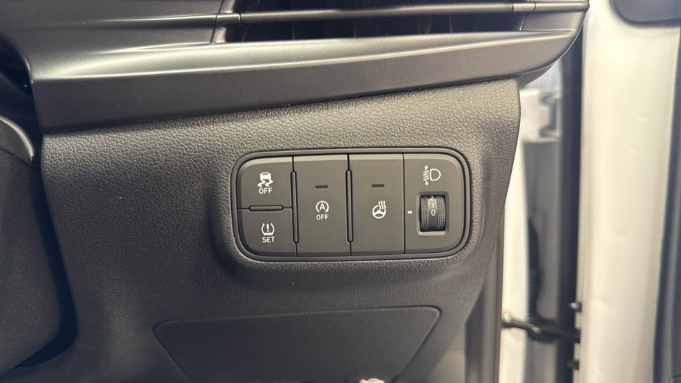 Hyundai i20 1.0T GDi 90 Black Line 5dr Petrol Hatchback - Image 30