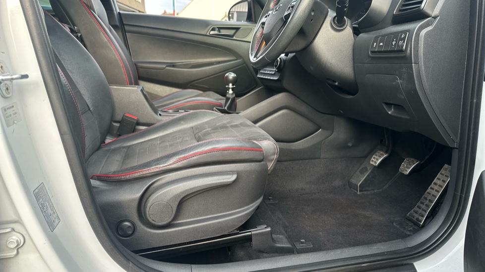 Hyundai TUCSON 1.6 TGDi 177 N Line 5dr 2WD Petrol Estate - Image 33