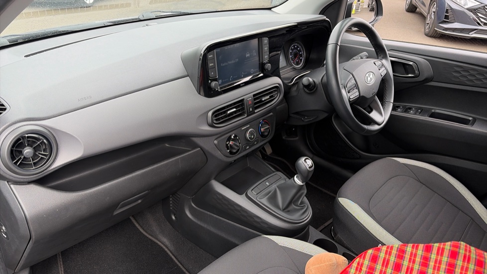 Hyundai i10 1.0 MPi SE Connect 5dr Petrol Hatchback - Image 9