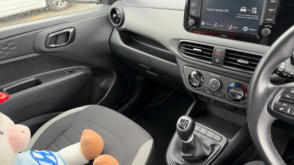 Hyundai i10 1.0 MPi SE Connect 5dr Petrol Hatchback - Image 14
