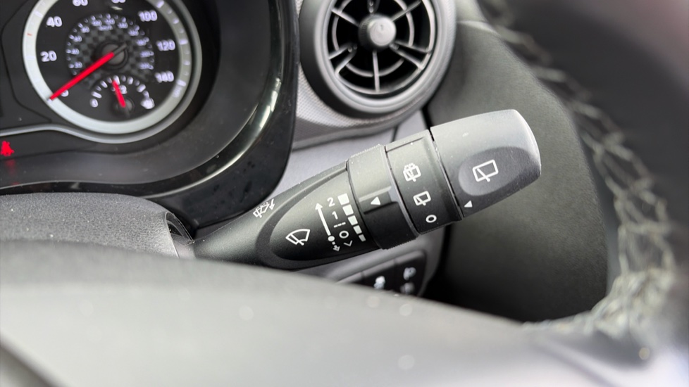 Hyundai i10 1.0 MPi SE Connect 5dr Petrol Hatchback - Image 24