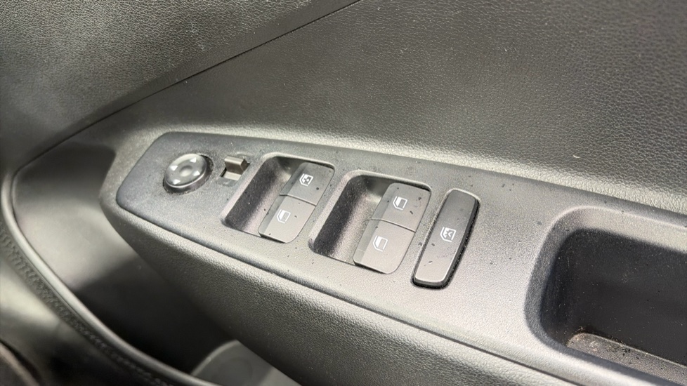 Hyundai i10 1.0 MPi SE Connect 5dr Petrol Hatchback - Image 26
