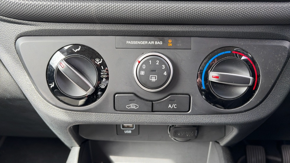 Hyundai i10 1.0 MPi SE Connect 5dr Petrol Hatchback - Image 29