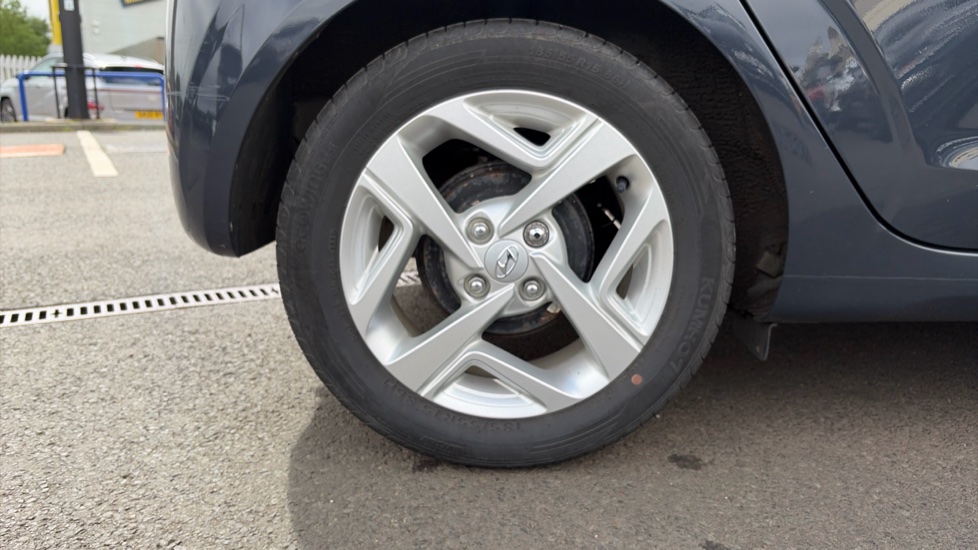 Hyundai i10 1.0 MPi SE Connect 5dr Petrol Hatchback - Image 36