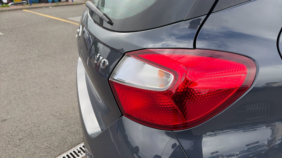 Hyundai i10 1.0 MPi SE Connect 5dr Petrol Hatchback - Image 42