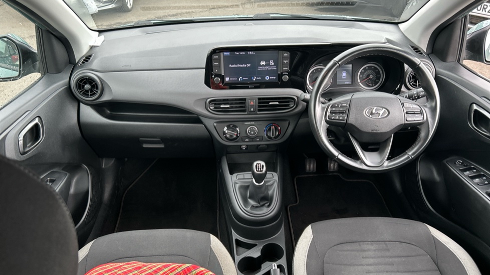 Hyundai i10 1.0 MPi SE Connect 5dr Petrol Hatchback - Image 10