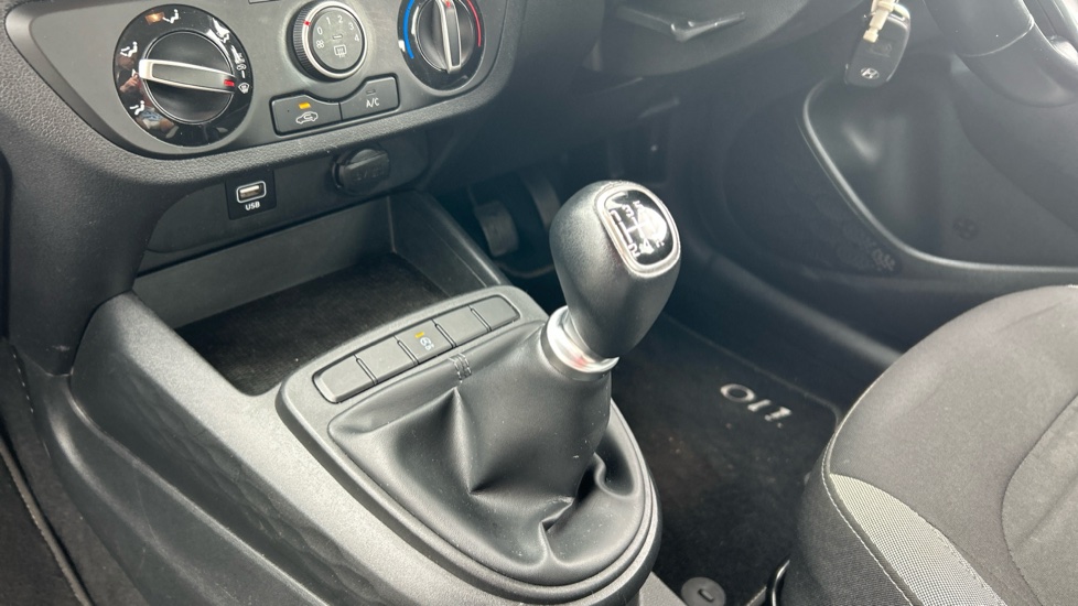 Hyundai i10 1.0 MPi SE Connect 5dr Petrol Hatchback - Image 13