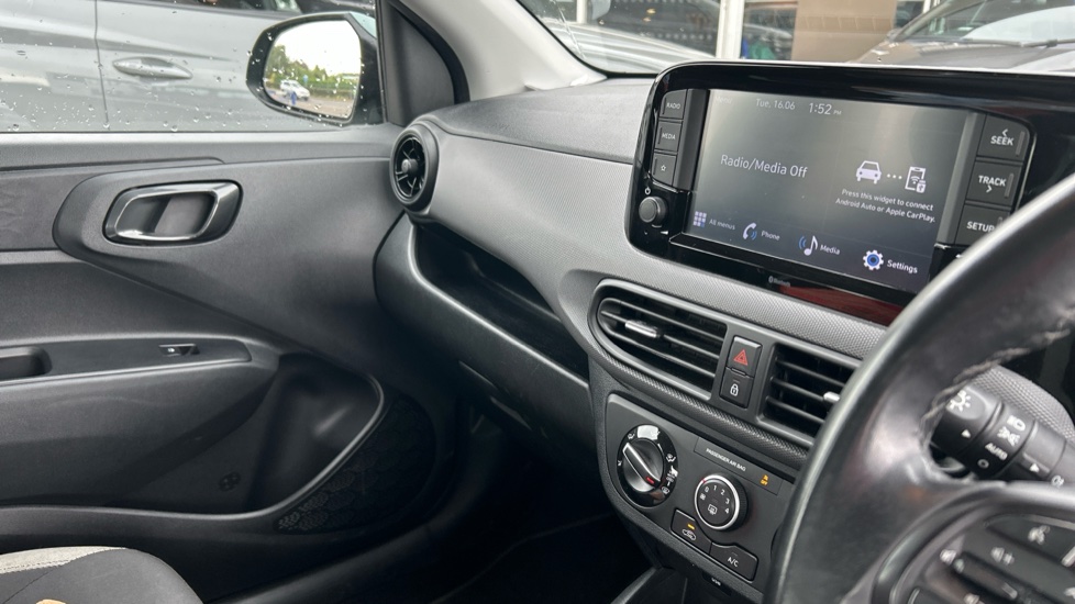 Hyundai i10 1.0 MPi SE Connect 5dr Petrol Hatchback - Image 14