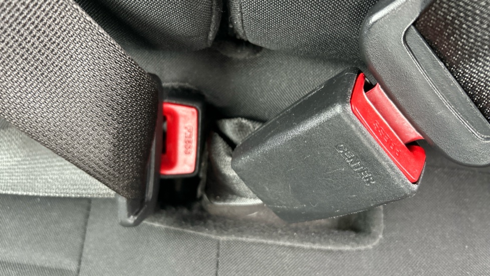 Hyundai i10 1.0 MPi SE Connect 5dr Petrol Hatchback - Image 17
